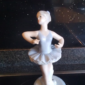 Vintage porcelain Ballerina (7inches high)