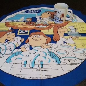 Paño de cocina circular grande y taza/taza promocional vintage de ITV, &#39;The Tetley Tea Folk&#39;, de los años 80