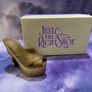 Vintage platform shoe. Just The Right Shoe Magnetic Allure Ornament // Raine Willits, Collectable Shoes