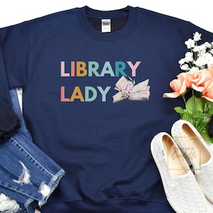 Bibliothek Dame Sweatshirt / Bibliothekarin Sweatshirt / Buch-Liebhaber-Sweatshirt / Ich liebe Bücher Sweatshirt / Bibliothekarin Mode / Bibliothekarin Kleidung