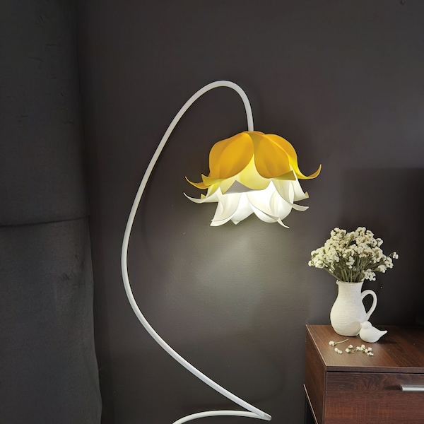 Lampadaire élégant et unique pour le salon, lampe décorative jaune et blanche, décoration florale blanche, lumières bluebell minimalistes, cadeau pour elle