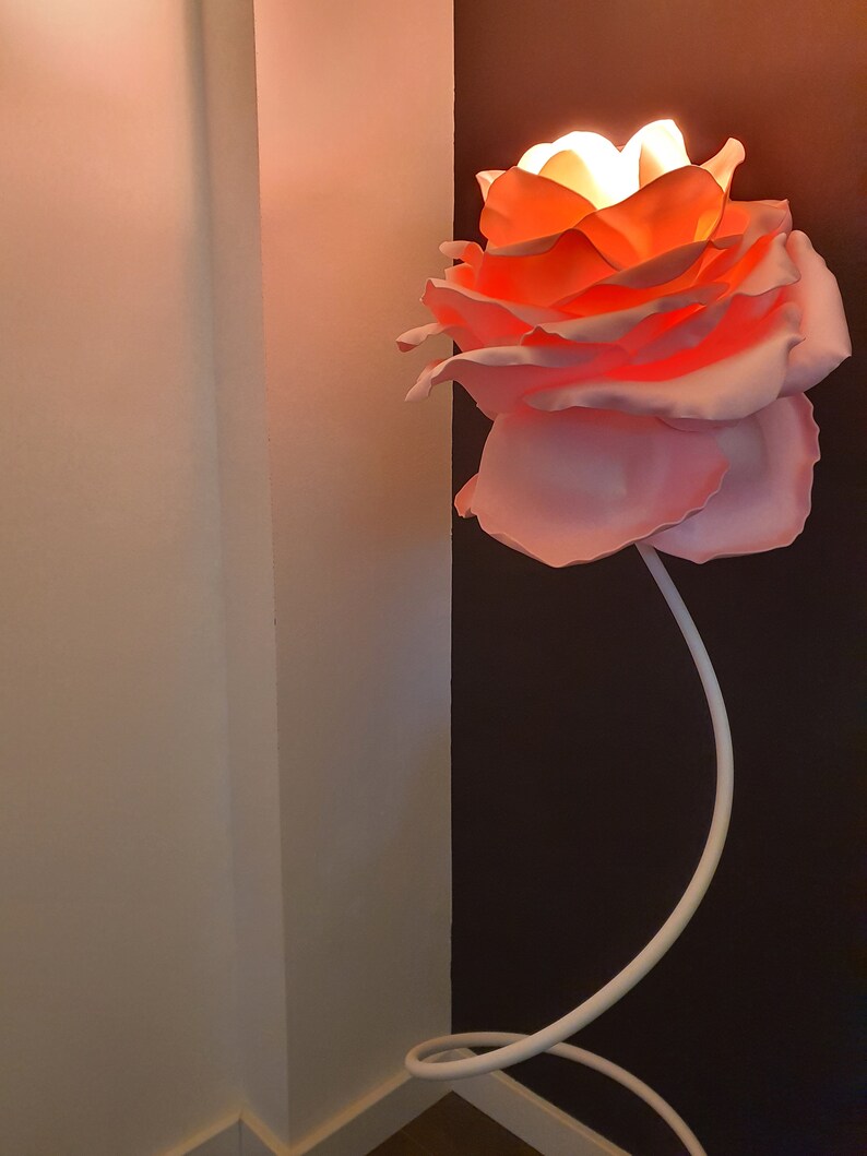 Feenhafte Lampe Rose Stehlampe Warme rosa Blume modernes Wohndekor Freundin Geschenk Riesige Forever Rose Geschenkinspiration, bewegendes Geschenk Bild 9