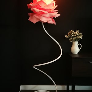 Feenhafte Lampe Rose Stehlampe Warme rosa Blume modernes Wohndekor Freundin Geschenk Riesige Forever Rose Geschenkinspiration, bewegendes Geschenk Bild 4