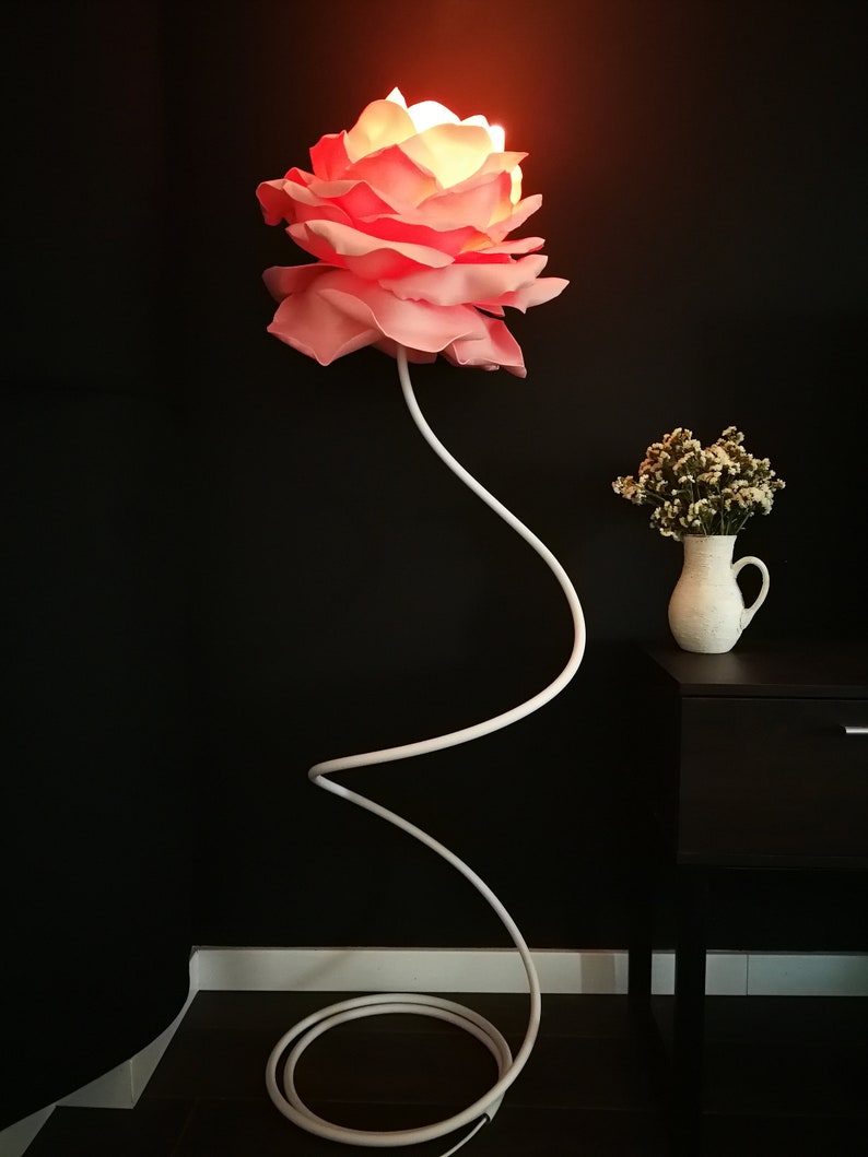 Feenhafte Lampe Rose Stehlampe Warme rosa Blume modernes Wohndekor Freundin Geschenk Riesige Forever Rose Geschenkinspiration, bewegendes Geschenk Bild 4