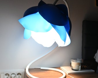 Bubble-Lampe für männliche Kinderzimmer, Schlafsäle oder Spielzimmer, einfache blaue Tischlampe, tolles Nachtlicht für ihn, blaue Raumauffrischung, Lampe mit sanften Kanten