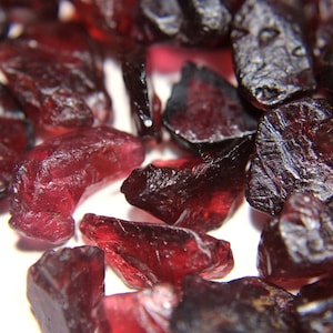 500 PCS Natural Garnet Rough Gemstone, Raw Garnet Crystal, Loose Garnet Gemstone, Garnet Jewelry Making Rough, 5 To 12mm Size