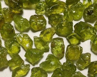 500 PCS Natural Peridot Rough Gemstone, Bright Green Peridot Crystal, Loose Peridot Gemstone, Raw peridot Jewelry Making Use, 4 To 8mm Size