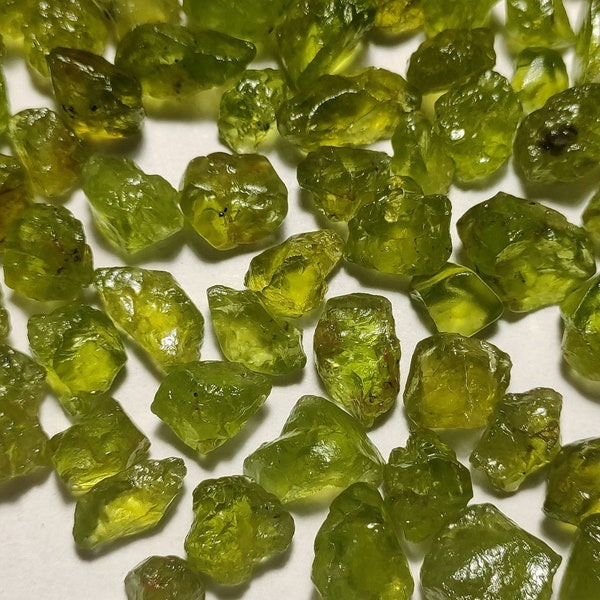 500 PCS Natural Peridot Rough Gemstone, Bright Green Peridot Crystal, Loose Peridot Gemstone, Raw peridot Jewelry Making Use, 4 To 6mm Size