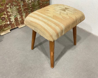 Banco Kilim de lana hecho a mano: mesa de centro otomana rústica