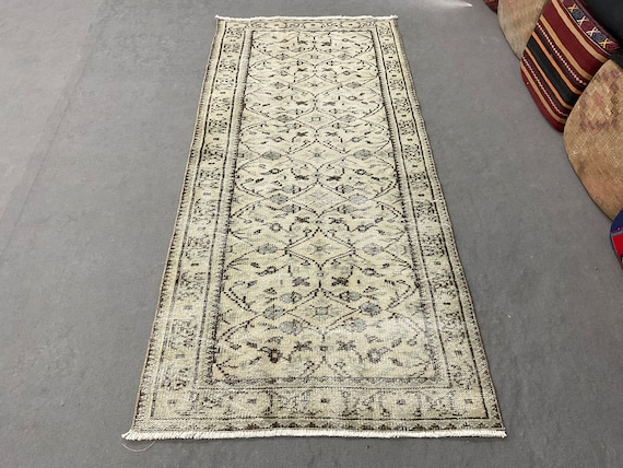 Vintage Turkish Oushak Runner Rug: Handknotted Wool Hallway Carpet (2.9x6.5 ft)