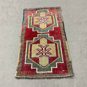 Small Vintage Turkish Rug: Red & Green Oushak Doormat (2x3)