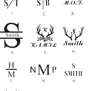 Op de afbeelding: Een grafiek met 12 verschillende graveeropties voor een gepersonaliseerd cadeau. De opties omvatten initialen, namen en ontwerpen zoals een hertenkop met een bloemenkrans.