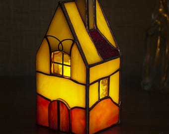 Nachtlicht in Form eines Buntglashauses, Putzhaus, Landhausdeko, Glaslaterne, Tiffany-Lampe, handgefertigtes Einzugsgeschenk