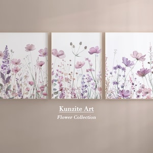 Może przedstawiać: Zestaw trzech obrazów akwarelowych w ramach, przedstawiających wzór kwiatowy z różowymi i fioletowymi kwiatami oraz zielonymi łodygami na białym tle. Tekst "Kunzite Art Flower Collection" jest wydrukowany pod obrazami.