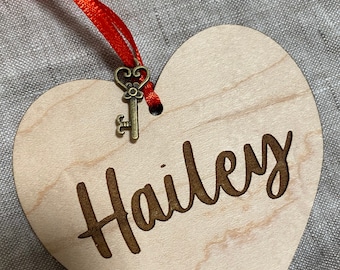 Wooden Heart Name Tag with small key  // Engraved Heart Name Tag // Valentine’s Day Name Tag // Valentine’s Gift Tag