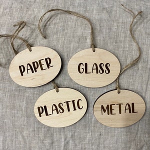 Etiquetas de cesta de reciclaje de madera personalizadas // Etiquetas de madera para organizar // Etiquetas de papelera de madera // Organización de reciclaje //