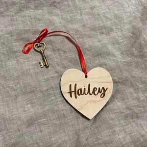 Wooden Heart Name Tag with small key  // Engraved Heart Name Tag // Valentine’s Day Name Tag // Valentine’s Gift Tag