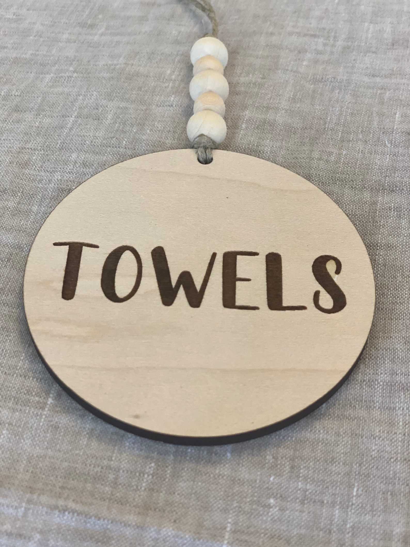 Custom Wooden Laundry Basket Labels with beads // Wood Labels Etsy Italia