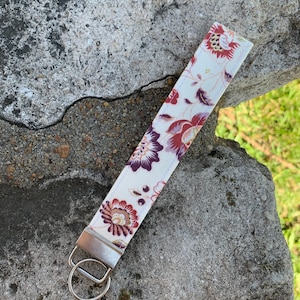 Floral key fob wristlet, keychain lanyard, gifts for her