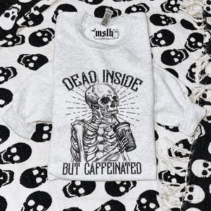 Dead inside but caffeinated, dead inside shirt, coffee shirt, coffee lover, caffeinated sweatshirt, caffeine queen, iced coffee lover, ALT bild 1