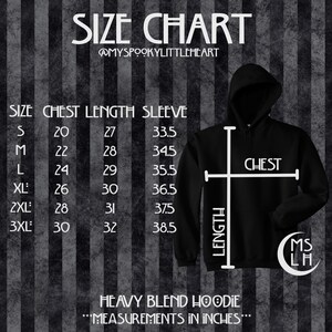 Pu&ograve; includere: Tabella delle taglie per una felpa pesante in misto con misure in pollici. La tabella mostra le misure di petto, lunghezza e manica per le taglie S, M, L, XL, 2XL e 3XL.