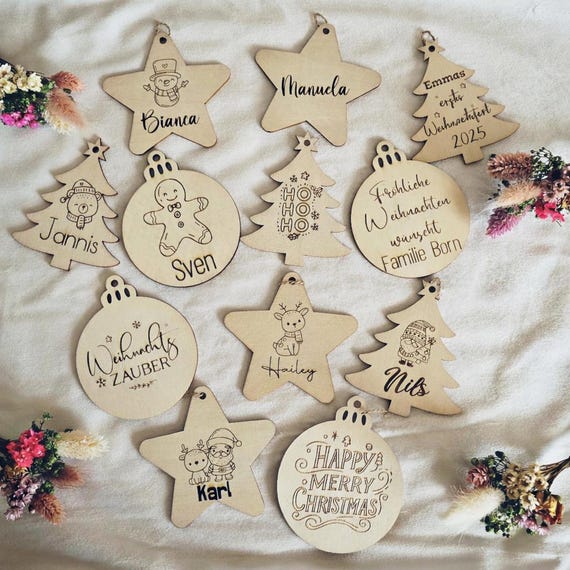 Personalisierte Weihnachtsbaumanhänger aus Holz | Christbaumdeko Geschenkanhänger | Geschenk zu Weihnachten & Babys erstes Weihnachten