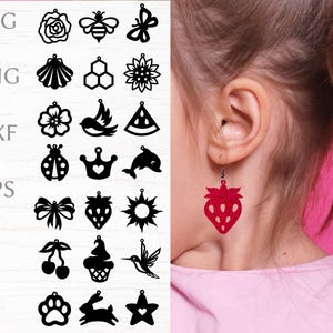 Puede incluir: Una persona joven que lleva un pendiente de fresa roja con purpurina. La imagen también muestra una variedad de diseños recortados en negro, incluyendo una rosa, una abeja, una mariposa, una concha, un panal, un girasol, una flor, un pájaro y más. El texto a la izquierda dice: SVG, PNG, DXF, EPS.