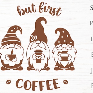Caffè svg, gnomi divertenti con caffè e citazione ma prima il caffè, file di taglio svg per cricut con cartello del caffè, design per amanti del caffè per tazza o maglietta