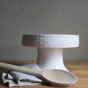 Handgemachte Keramik Etagere, Fußplatte, Heber, Mitte, Weiß, Minimalistisch, Bauernhaus, Skandinavisch, Zuhause, Elegant, Tisch, Boho, Servieren