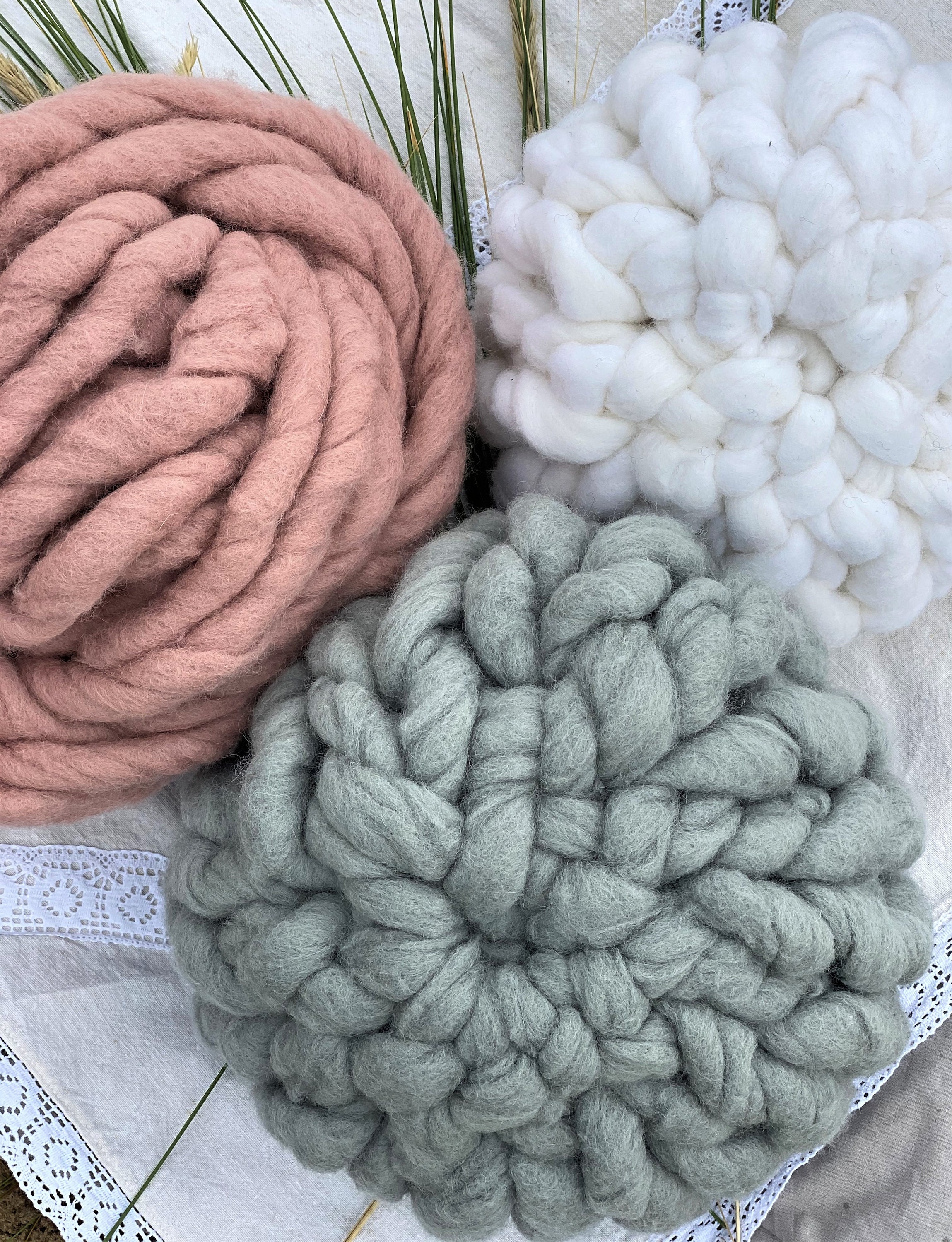 Chunky yarn pillow. Chunky pillow. Big knit round pillow. Cozy Etsy