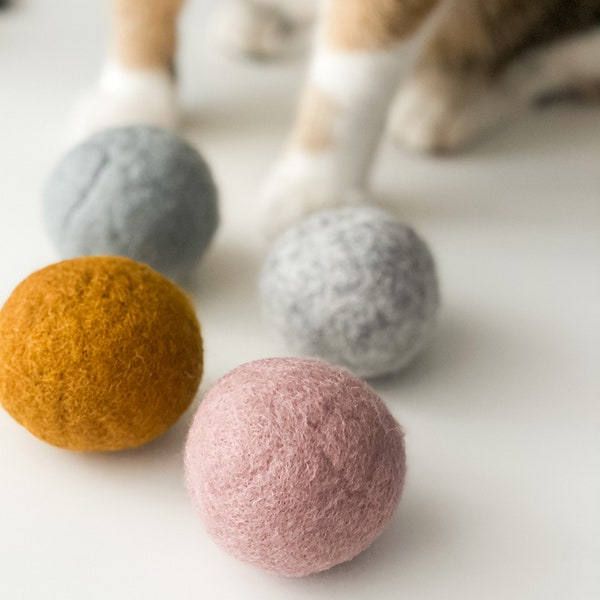 HANDMADE cat toys SET 3pcs. CUTE cat toy wool ball. Cat birthday toys. Custom cat toys. Environmental friendly cat toy. Zero waste cat toy.