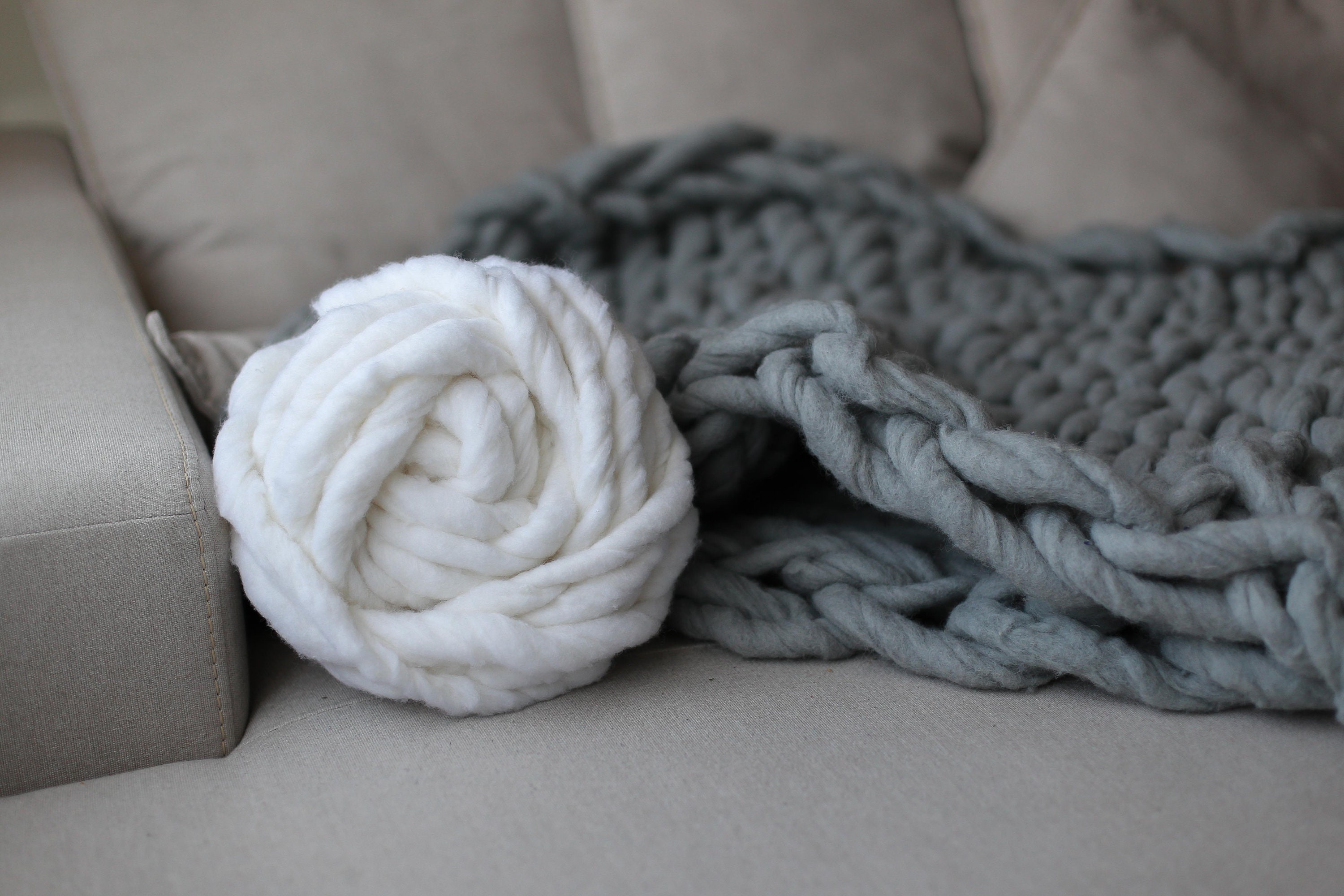 Chunky yarn pillow. Chunky pillow. Big knit round pillow. Cozy Etsy