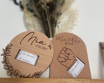 Porte bracelet de naissance en bois gravé