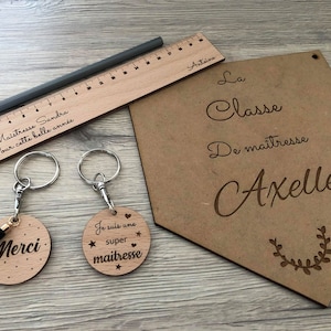 Eindejaarscadeaus evenementen sleutelhanger, plaquette, liniaal (voorbeeld meesteres)