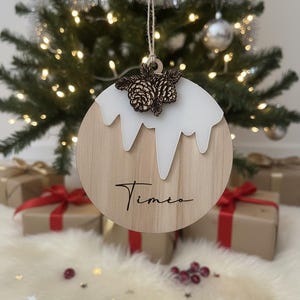 Personalized plexiglass Christmas bauble with snowflake design – Custom Christmas tree ornament – ​​Children's Christmas gift