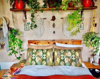 Green Leaf Ikat Cushion Cover: Boho Southwestern Kilim Aztec Pillow (45 X 70cm)