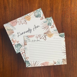Cartões de lembrança de bebê com nome personalizado - Notecards - Berçário - Estacionário - Presente de bebê - Memórias - Livro de bebê moderno - Floral - Bege