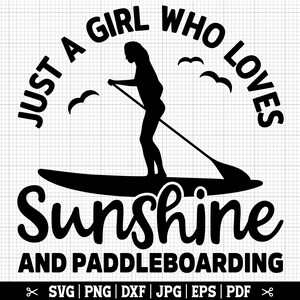 K&ouml;nnte beinhalten: Schwarz-wei&szlig;es Silhouettendesign einer Frau beim Paddelsurfen mit dem Text "Just a girl who loves sunshine and paddleboarding" und den Dateitypen "SVG | PNG | DXF | JPG | EPS | PDF" darunter.