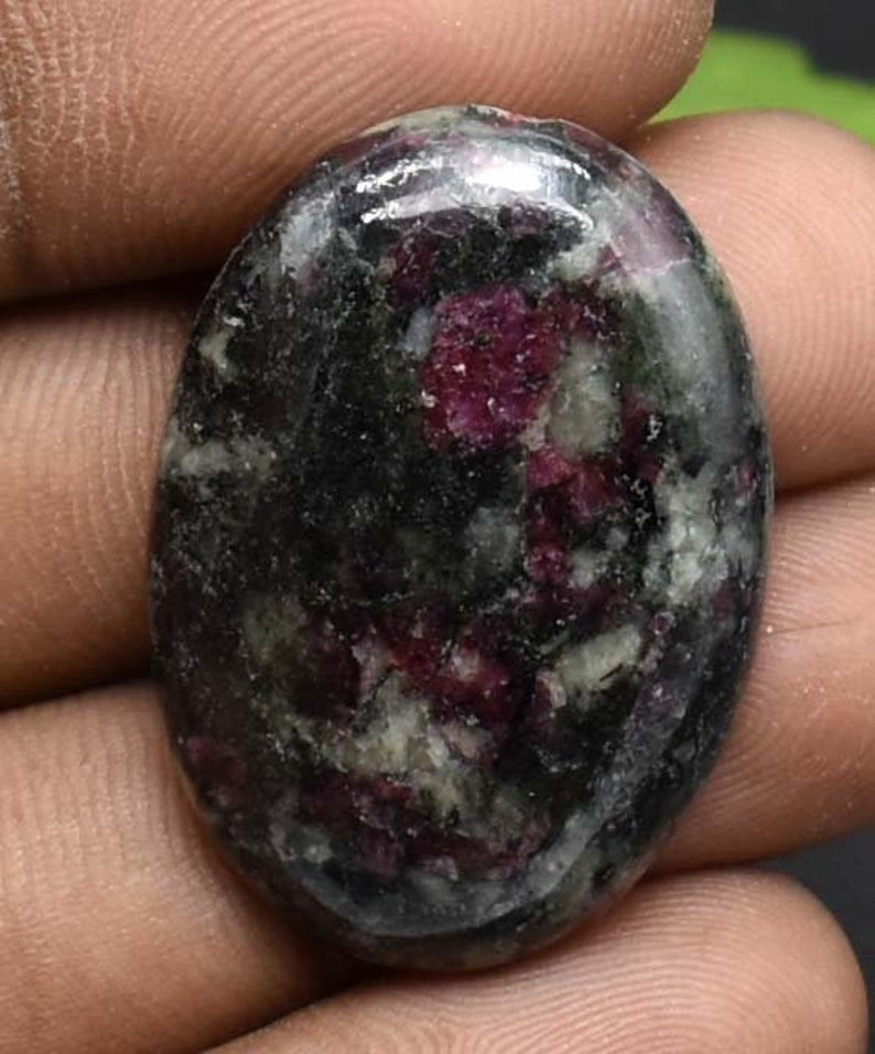 100/% Natural Eudialyte Beautiful Top Quality Natural Smooth Eudialyte Cabochon Oval Shape Jewellery making A Pandent Size 29Cts 30x21x5mm