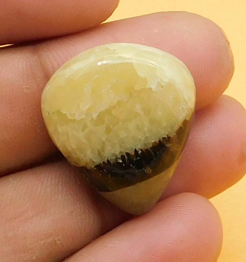 Natural septarian cabochon Top quality septarian gemstone handmade and very beautiful design Use For Jewellery making 28Cts 25x21x6mm
