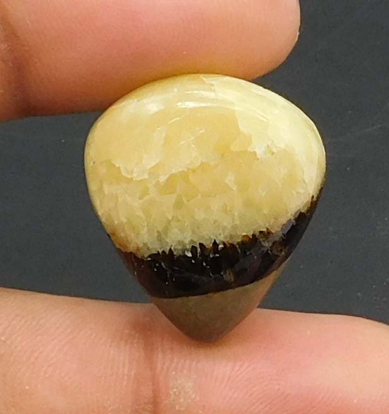 Natural septarian cabochon Top quality septarian gemstone handmade and very beautiful design Use For Jewellery making 28Cts 25x21x6mm