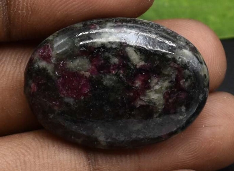 100/% Natural Eudialyte Beautiful Top Quality Natural Smooth Eudialyte Cabochon Oval Shape Jewellery making A Pandent Size 29Cts 30x21x5mm