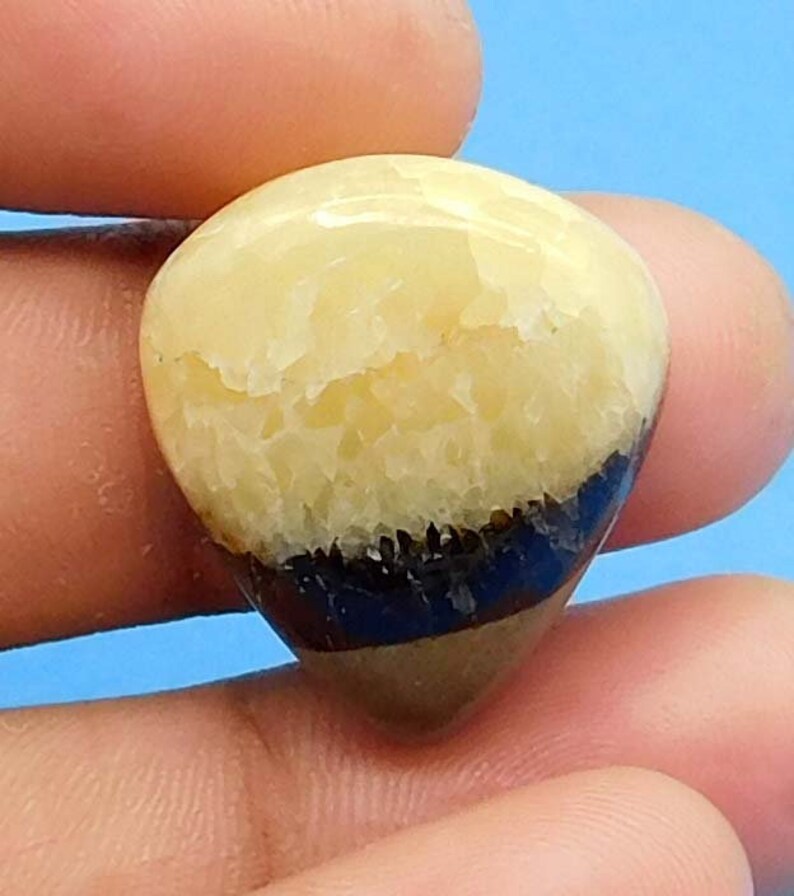 Natural septarian cabochon Top quality septarian gemstone handmade and very beautiful design Use For Jewellery making 28Cts 25x21x6mm