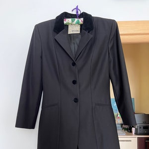MOSCHINO chaqueta formal negra larga vintage barata y chic talla XS