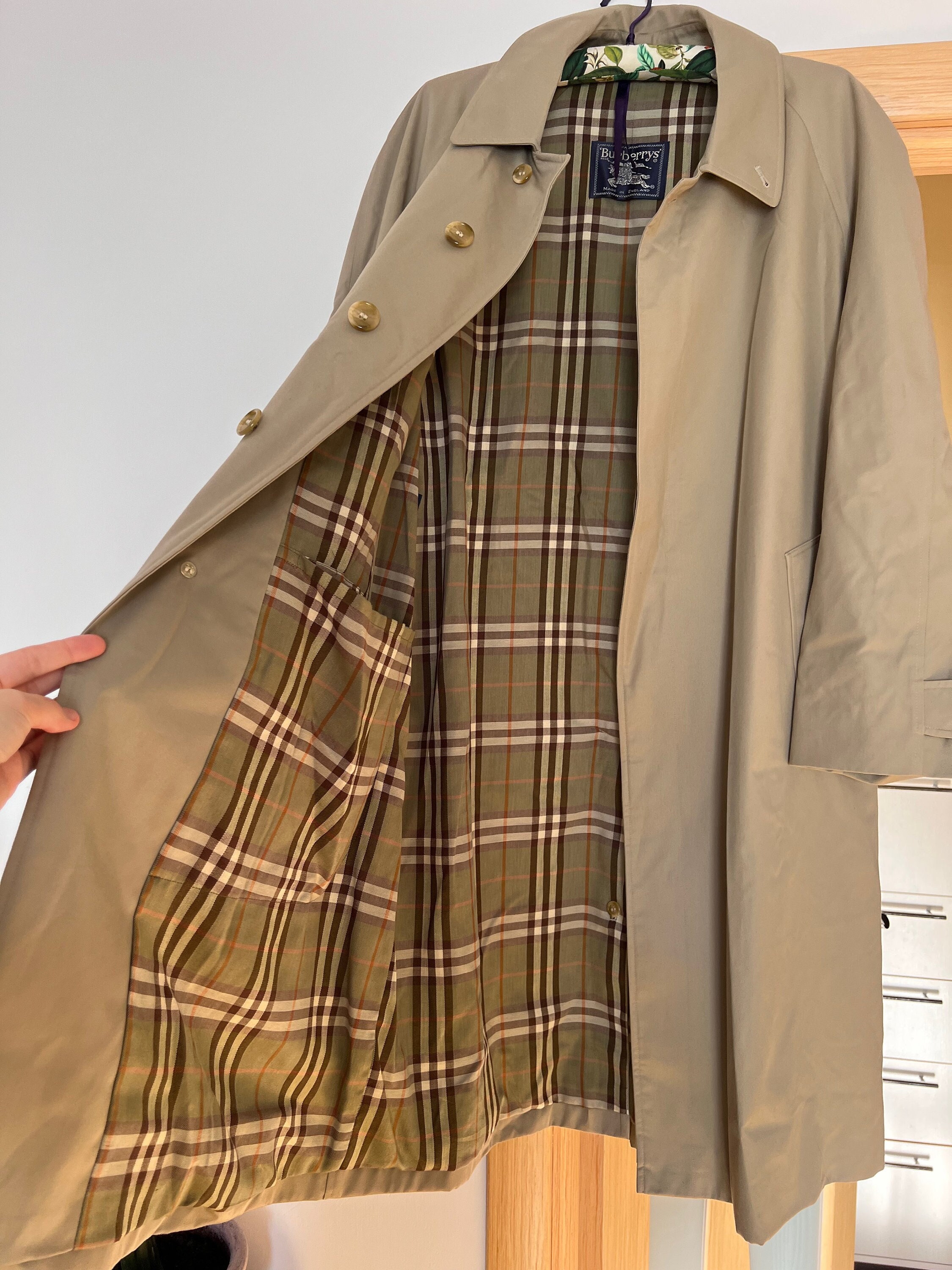 Khaki burberry cheap trench coat