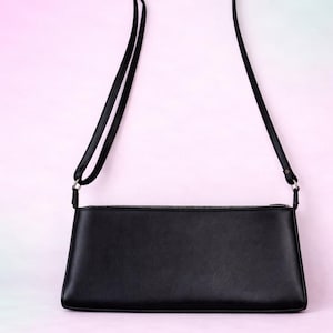 Sac à bandoulière Salvatore Ferragamo en cuir noir minimaliste vintage (bracelet remplacée)