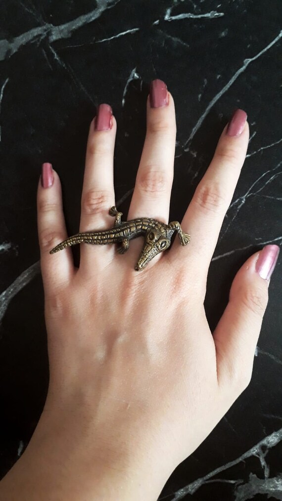 Vintage Ring-Crocodile patterned vintage ring