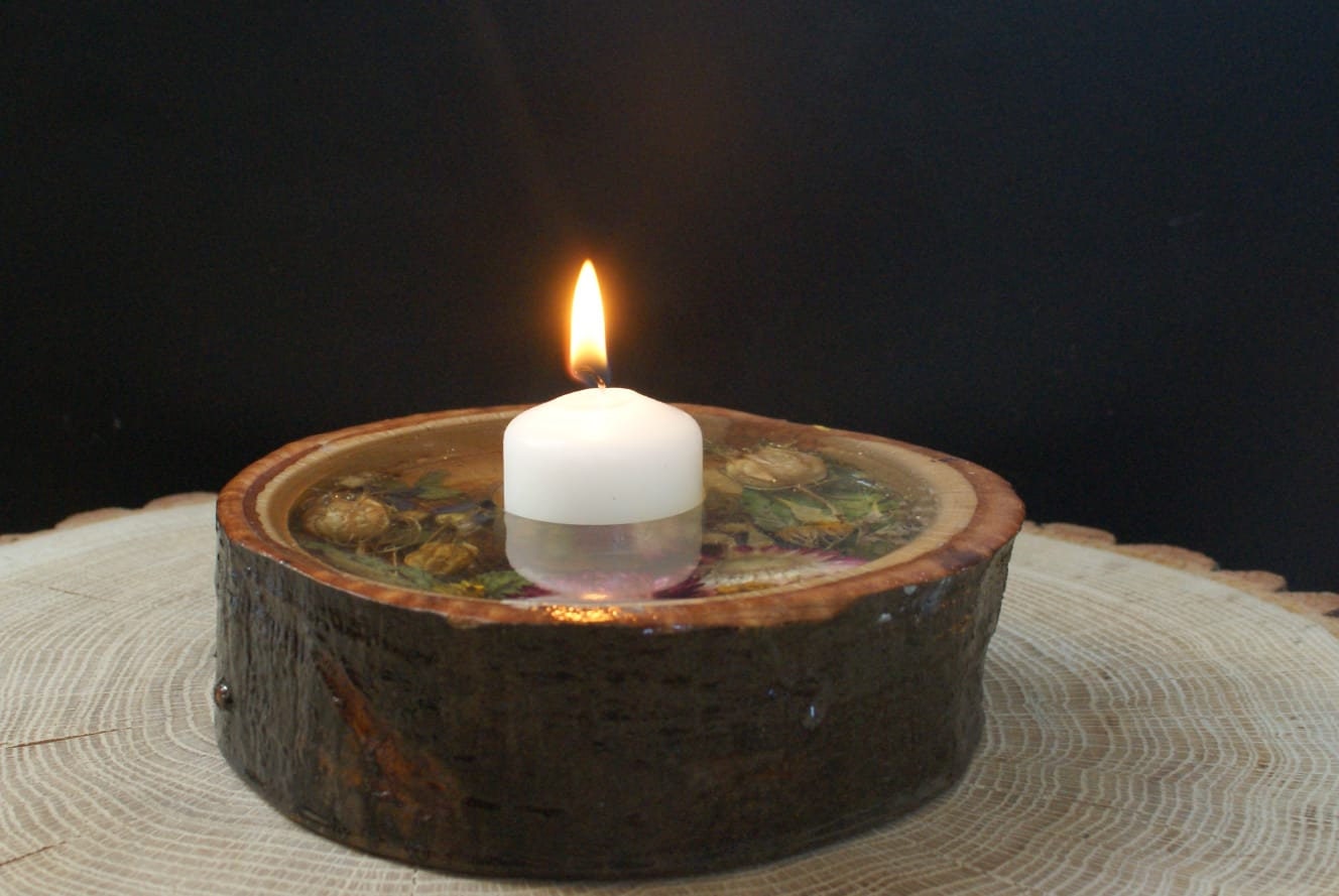 Ein Kerzenständer aus Holz gefüllt mit einer großen Menge an | Etsy