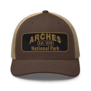 Casquette trucker Arches National Park : Yupoong 6606, cadeau de randonnée