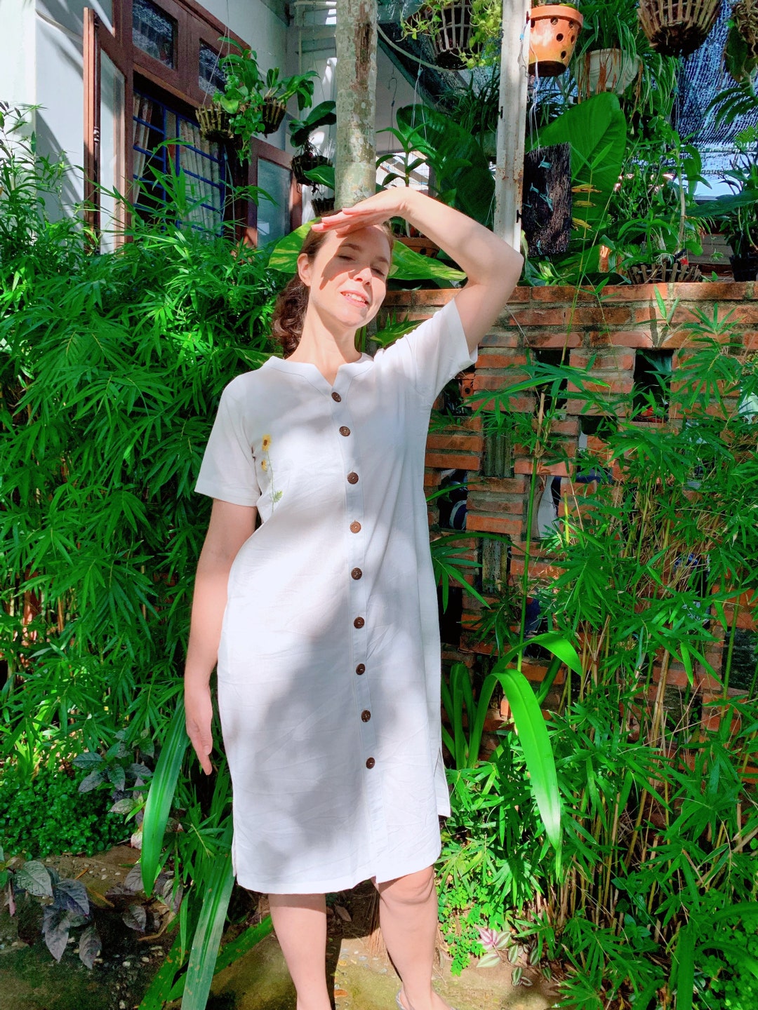 Abito in lino ricamato a margherita Abito in lino per donne